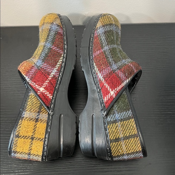 Dansko Plaid Print Multicolor Wool Clogs Size 40 / 10 **Left shoe Damaged** - Picture 14 of 14